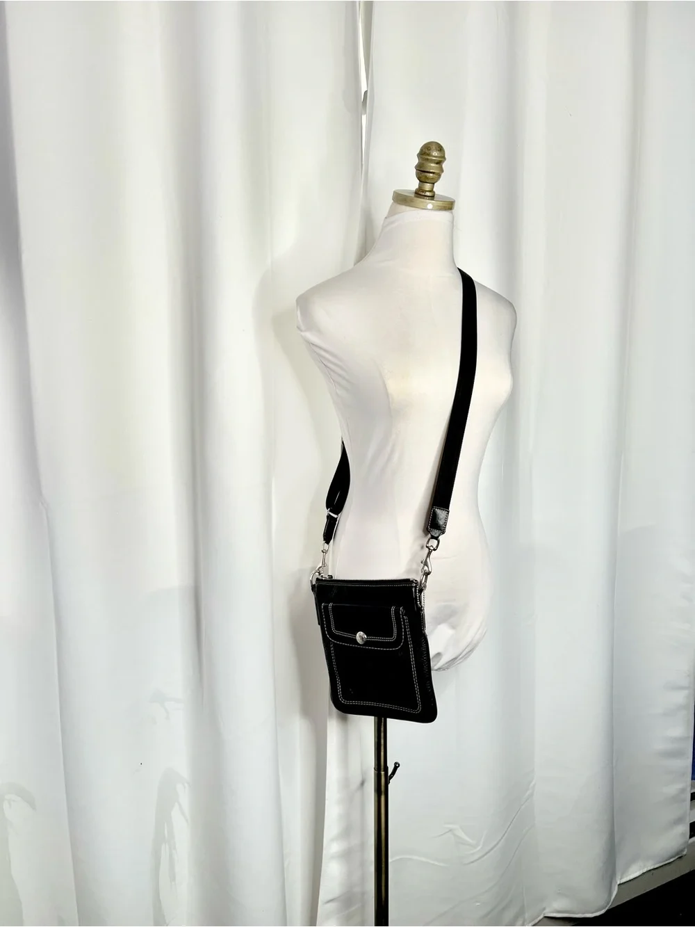 Coach Legacy Swingpack Crossbody Bag Black Pebbled Leather Y2K